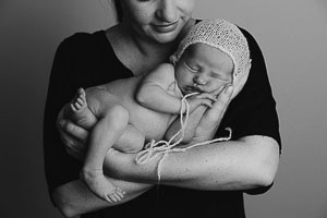 Mum and baby posing for their fine art newborn photography in Palmerston North